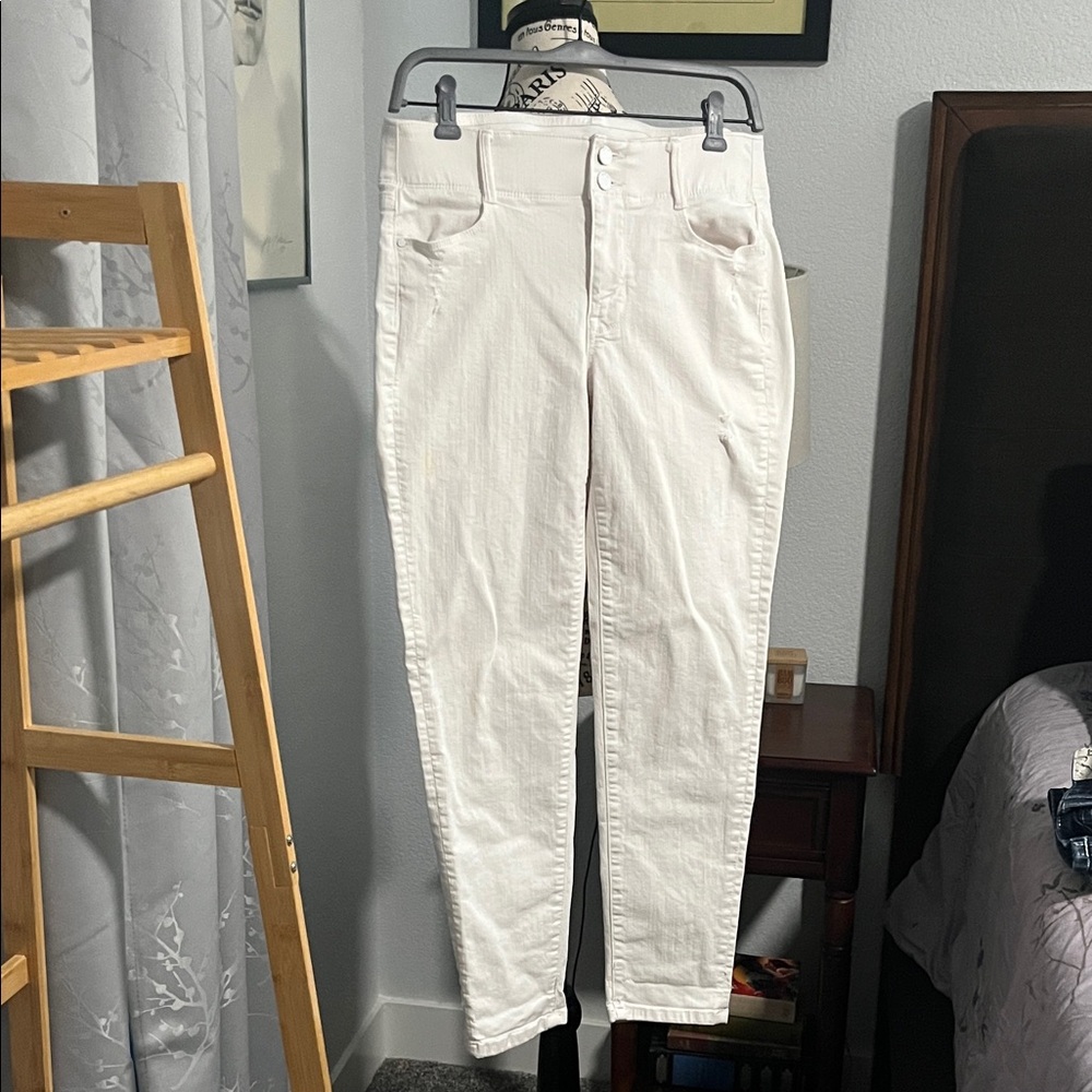 Apt. 9 White Ankle Jeans